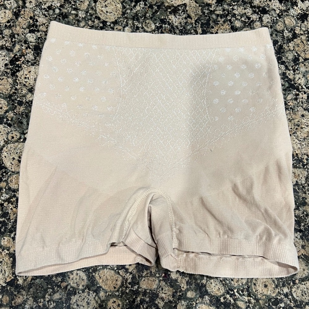 Laura Ashley Beige Seamless Shapewear Shorts Size Large Style 7592 66